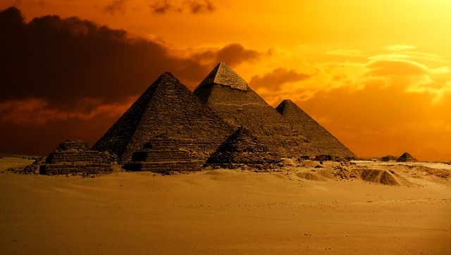 pyramidy na poušti